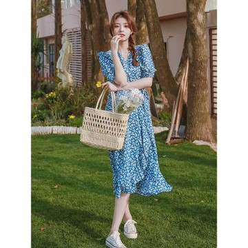 法式藍色一片式碎花連衣裙女夏2025新款氣質絕美系帶V領茶歇長裙