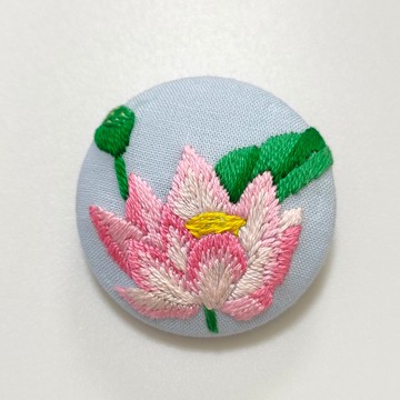 粉色蓮花刺繡胸針