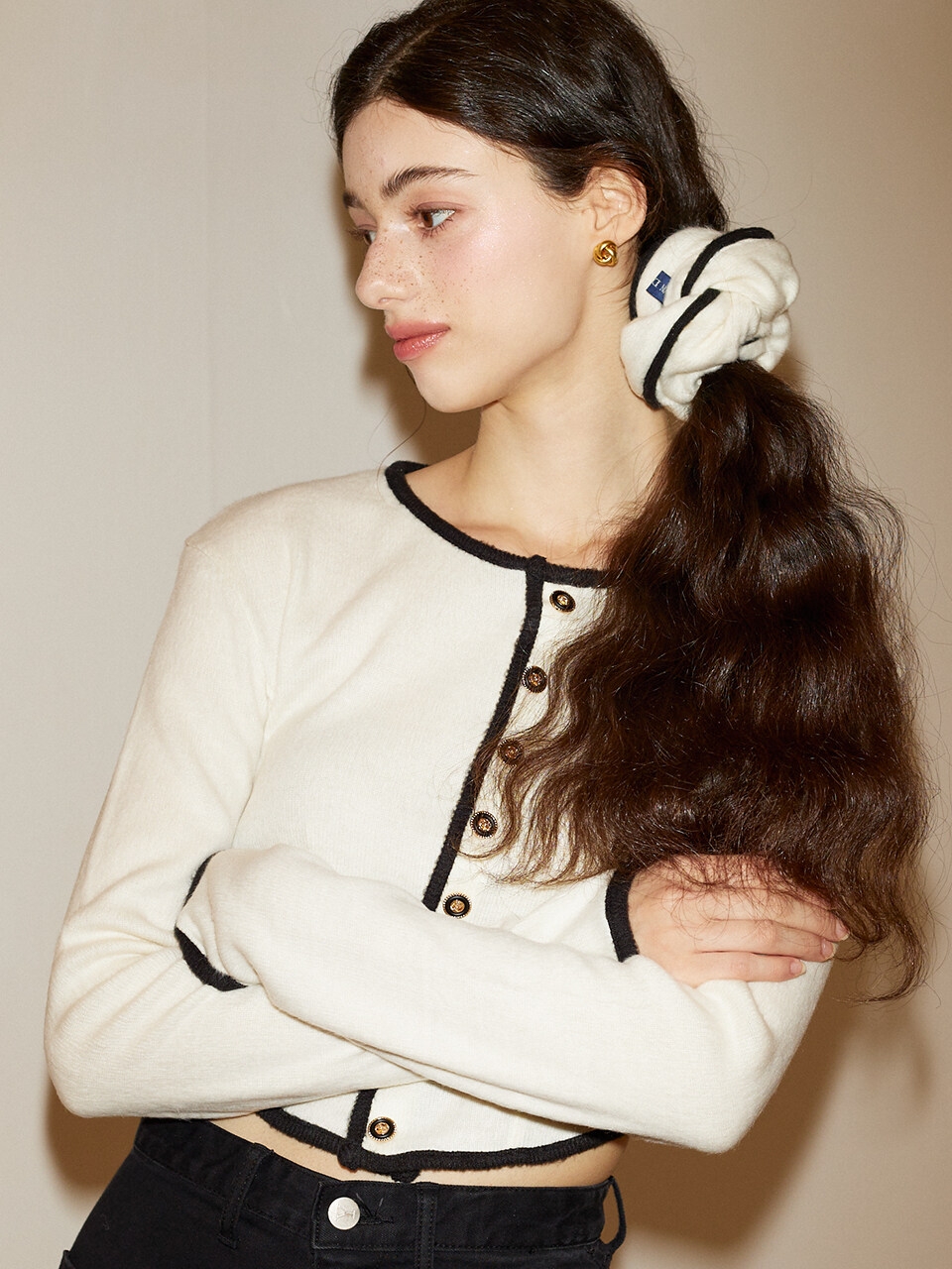 SALON DE YOHN Hairy Scrunchie_White