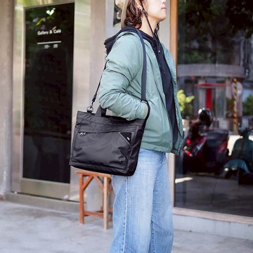 日系機能防潑水 可拆式兩用側背包/手拿包 - 兩色 黑色