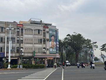 中山商圈優質獅甲學區賺錢金店面/四樓黃金店住｜高雄市前鎮區中山三路