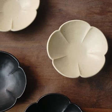 禾下｜手作食器花口碟 中小皿 陶器小菜碟