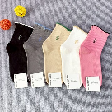 中筒襪 韓國小雛菊中筒襪 小雛菊中筒襪 花朵中筒襪 圖案中筒襪 棉質中筒襪 日常中筒襪 台灣賣家 台灣出貨