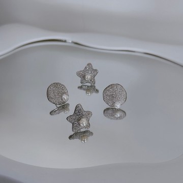 刺繡耳環 - 星辰 (兩款形狀)