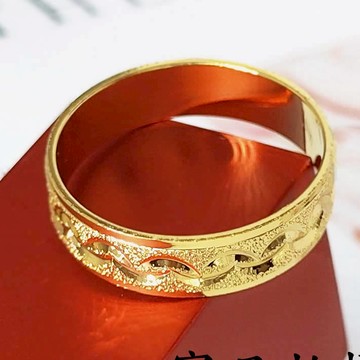 H4340曲線S條紋磨砂黃金戒指 鍍24K金 仿金戒子 招財開運 防小人尾戒 男戒女戒對戒 訂婚結婚金飾 防退色飾品