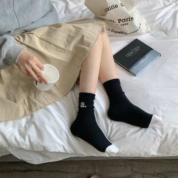 新品 黑白色襪子女 中筒襪 ins潮 棉襪春秋款 日系純色 字母刺繡春秋長筒襪