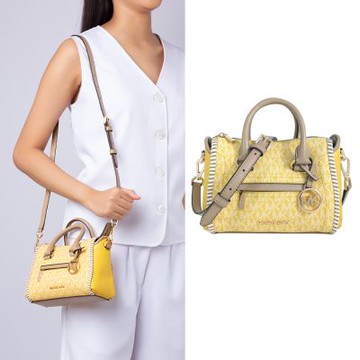 MICHAEL KORS Carine 金字大圓標Logo仿舊滿版小機車兩用包(水仙黃)