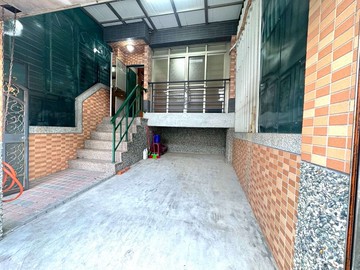 仁武、八卦寮雙商圈 四房雙套房美車墅｜高雄市仁武區赤西三街