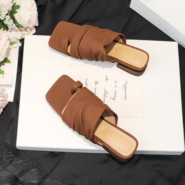 貓熊家小眾方頭套趾一字拖鞋女夏季2025新款外穿平底軟皮粗跟涼拖