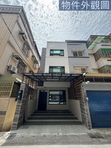 ◎餐旅大學重金整新 邊間正三樓車庫透天｜高雄市小港區茂林街