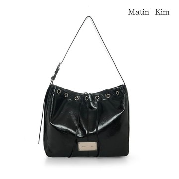 【MATIN KIM】MATIN金屬孔環大容量肩背包 黑色 官方直營