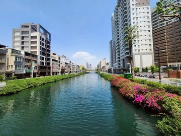 愛河水岸高樓層市景山景大四房前後陽台3車位雙衛開窗｜高雄市前金區河南二路