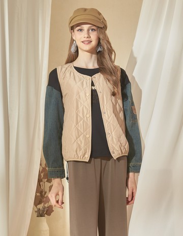 ★【喜芝梅】甜美絮語 輕盈立體格紋羽絨棉無袖背心(三色；M-2L) 224220802