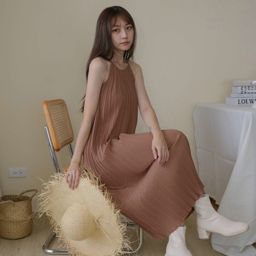 【Our Studio】細肩帶削肩百褶長洋裝 黑色 灰色 乾燥粉色 拿鐵色(現貨)