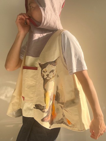 蓬鬆的尾巴超可愛！原創印花貓咪長版連帽背心