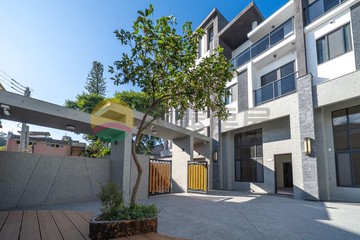 新社全新落成三車電梯別墅..｜台中市新社區興社街一段國校巷