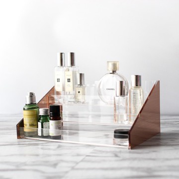 目喜生活｜玫瑰金壓克力三層香水架