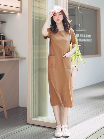 純色雙口袋袖反褶造型側開衩長洋裝