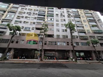 高鐵後站大面寬9米多雙店面-生活機能超方便｜高雄市左營區大中二路