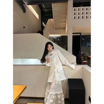 Crazy Ladys 法式不規則花邊喇叭袖襯衫女秋季小眾肌理感辣妹襯衣