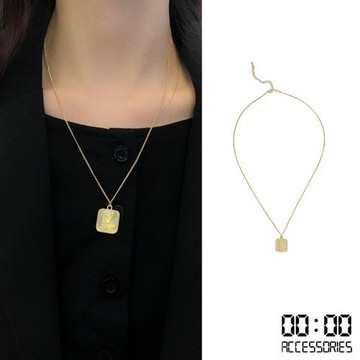 【00:00】韓國設計字母花朵個性方牌項鍊