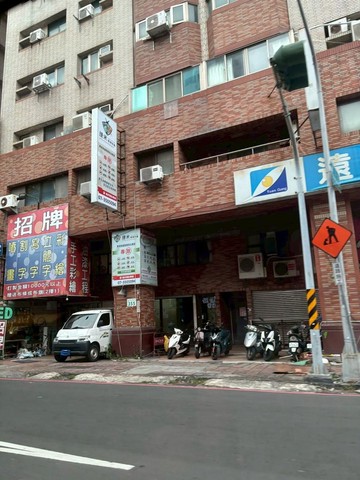 高鐵商圈三鐵共構1+夾+2醒目樓店｜高雄市左營區大中二路