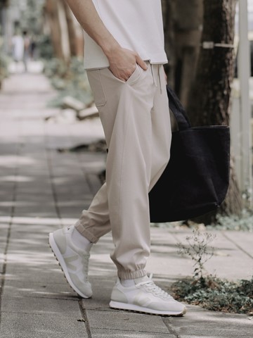 【絕版出清】剪裁彈力縮口褲