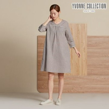 YVONNE 以旺傢飾 皺皺格七分袖V領洋裝-可可棕