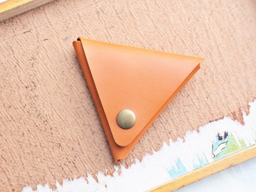 【經典三角形零錢包—橘棕】皮革DIY材料包 刻字 散紙包 收納小包