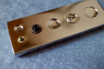 萬用打臺 四合扣鉚釘沖萬用底座