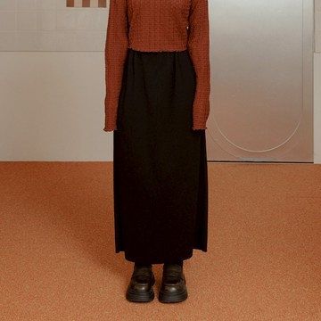 QUEENSHOP_S 女裝 羅紋後開衩直筒長裙(黑) 現+預 【03021712】