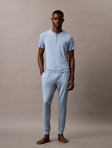 Calvin Klein 超柔莫代爾亨利領睡裝 T 恤