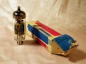 1x NOS EL95 RFT 真空束功率管 PENTHODE = 6DL5 德國全新盒裝 19