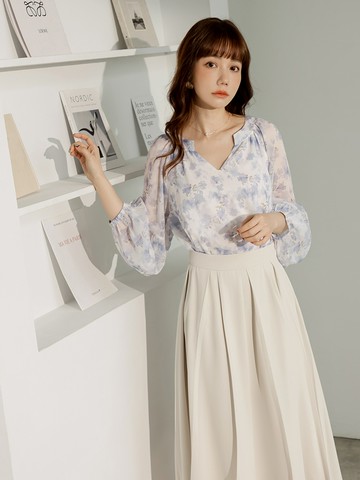 微透肌感印花小V領泡泡袖上衣