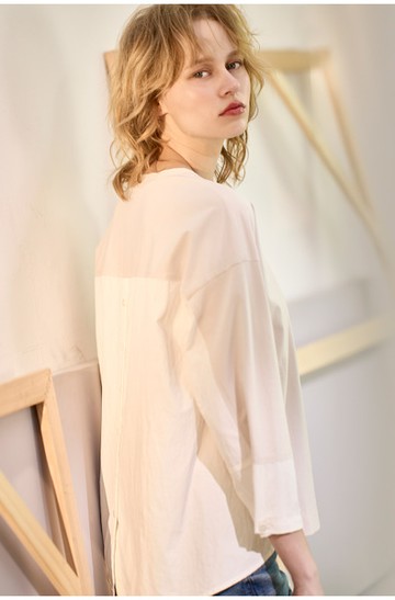 異素材拼接落肩設計針織衫