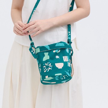 印花樂X連俞涵 拼布束口斜背包/閒暇時光/常磐松/山羌閱覽室