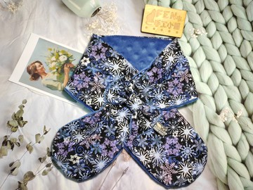 美國薄棉布黑底藍紫雪花蝴蝶結手作圍脖-不分年齡圍脖-圍巾-脖圍-