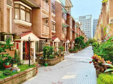 樹孝商圈｜超大面寬可停四車別墅｜價超可談｜台中市太平區育仁路