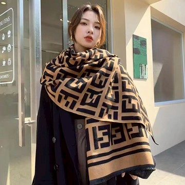 棕色E字母圍巾女時尚韓版柔軟百搭保暖披肩