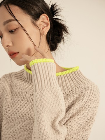 男女共穿．撞色立領寬鬆手鉤針織上衣