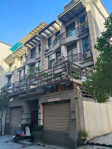 稀有釋出!裕誠商圈河堤公園雙車墅邊間透店｜高雄市左營區裕誠路