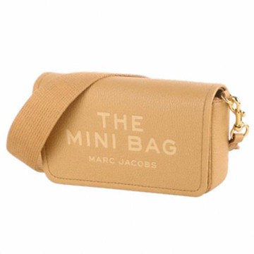 MARC JACOBS-烙印字母荔枝紋皮革磁釦斜背包(卡其杏色)
