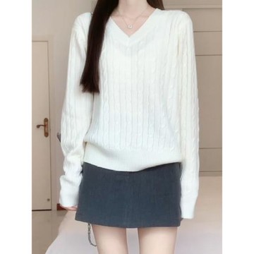 白色麻花毛衣女套頭秋冬外穿慵懶風寬松顯瘦長袖V領針織衫上衣