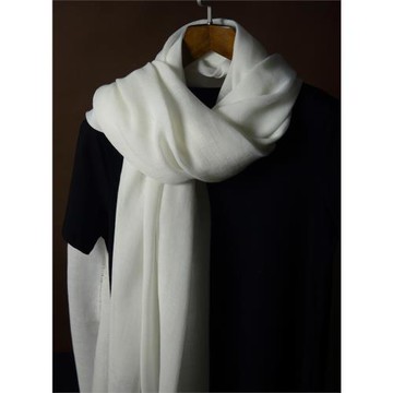 一塵不染！篙級感素雅凈白乳白色純色黑色圍巾薄款仿羊絨春秋披巾