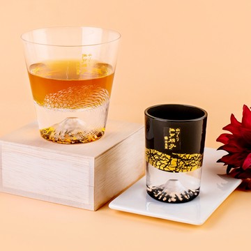 【任2件95折】完全限定品｜田島硝子 神奈川巨浪x金箔漆黑款 威士忌杯+金箔冷酒杯2入組 富士山杯 酒杯 玻璃杯 冷酒杯 日本原裝 伴手禮推薦 TG20-01-NAMI+TG20-016-1GK 熱賣中!