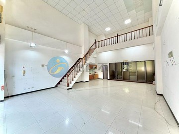 探索21店面｜大面寬．有夾層+平車《千坪公園旁》｜新竹市香山區經國路三段