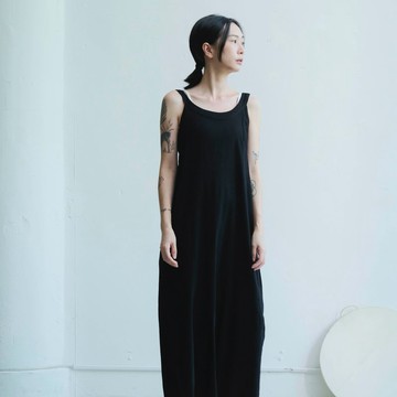彈性低背圓領洋裝 / 嫘縈 黑