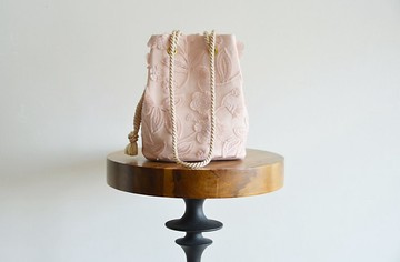 限量 ! 淡粉花朵刺繡扇形蕾絲 米色兩用束口肩背包