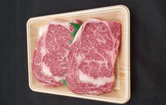 肉の横綱　伊賀牛　リブロース　300ｇ×２枚　ステーキ　焼肉／冷凍発送　産直　自家牧場　最高級　贅沢カット　三重県　名張市　奥田　オクダ