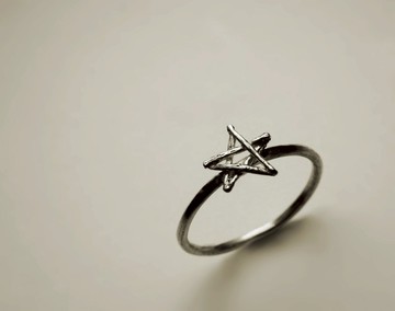 鏤空樹枝星星銀戒指